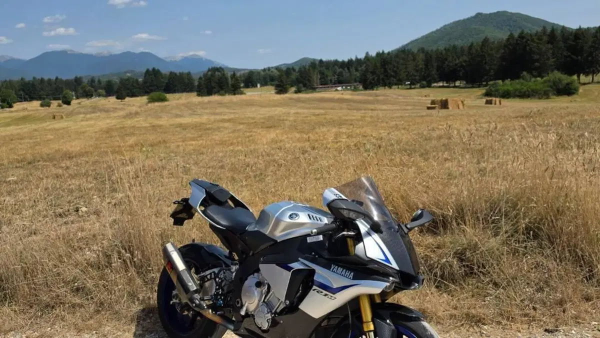 Yamaha YZF R1 M (2015 - 16)  (2)