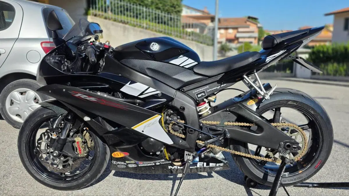Yamaha YZF R6 (2006 - 07) 