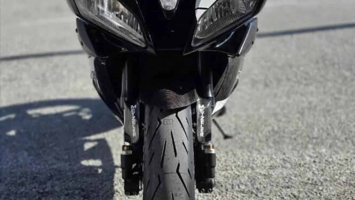 Yamaha YZF R6 (2006 - 07)  (4)