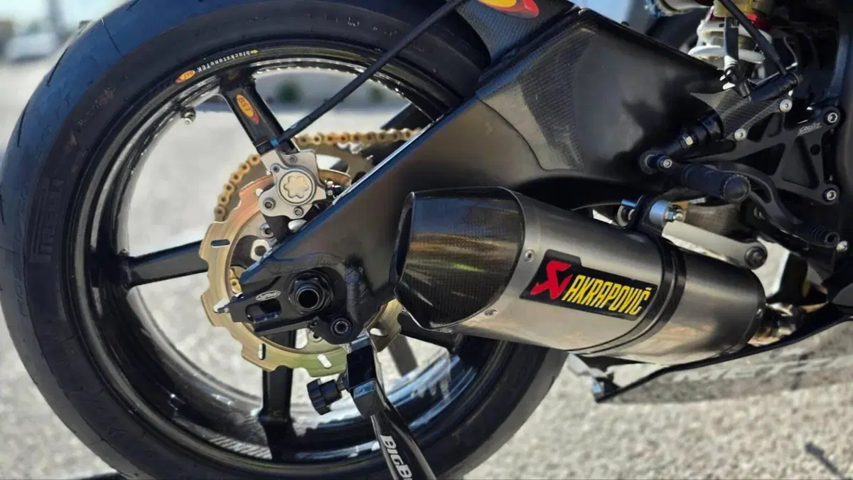 Yamaha YZF R6 (2006 - 07)  (6)