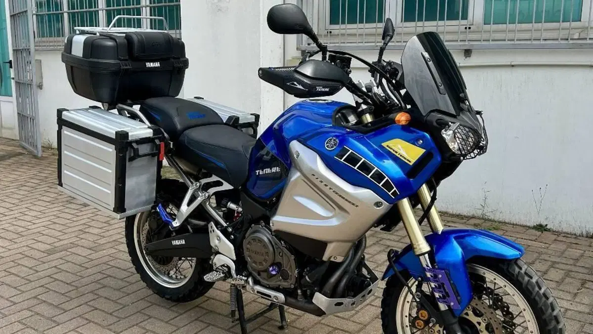 Yamaha XT1200Z Super Ténéré First Edition (2010 - 11)  (2)