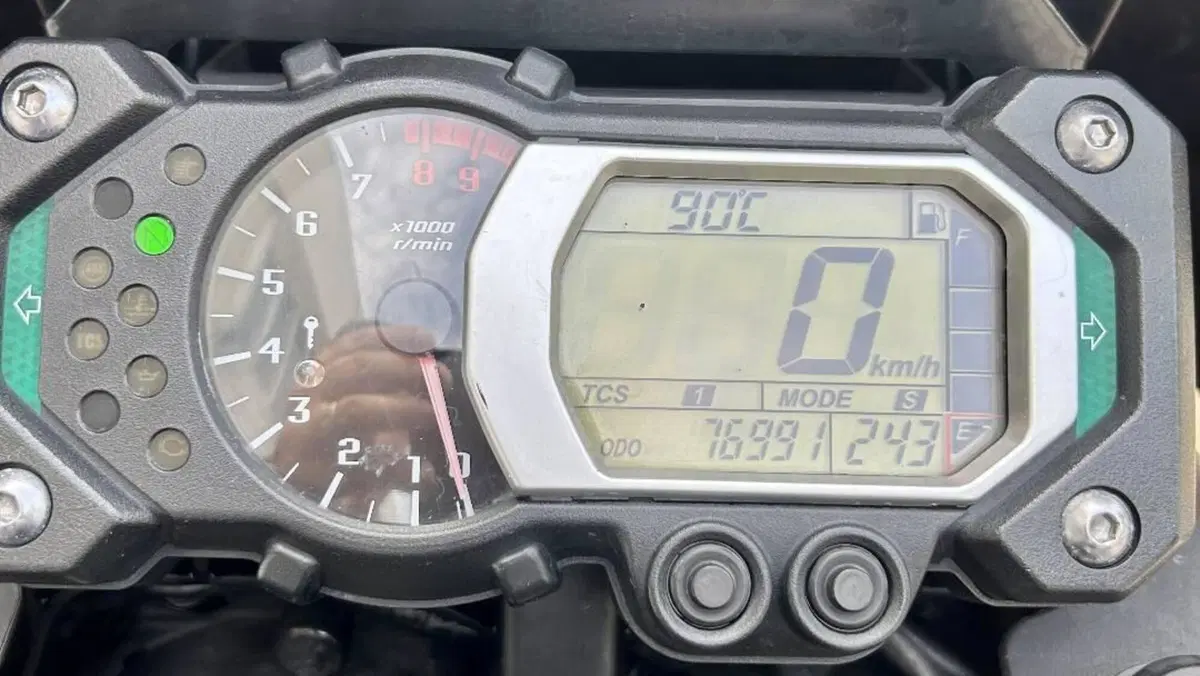 Yamaha XT1200Z Super Ténéré First Edition (2010 - 11)  (5)