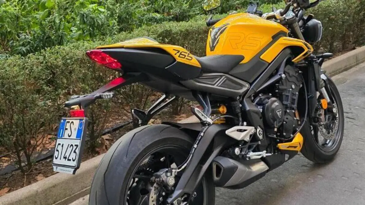 Triumph Street Triple 765 RS (2023 - 26)  (2)