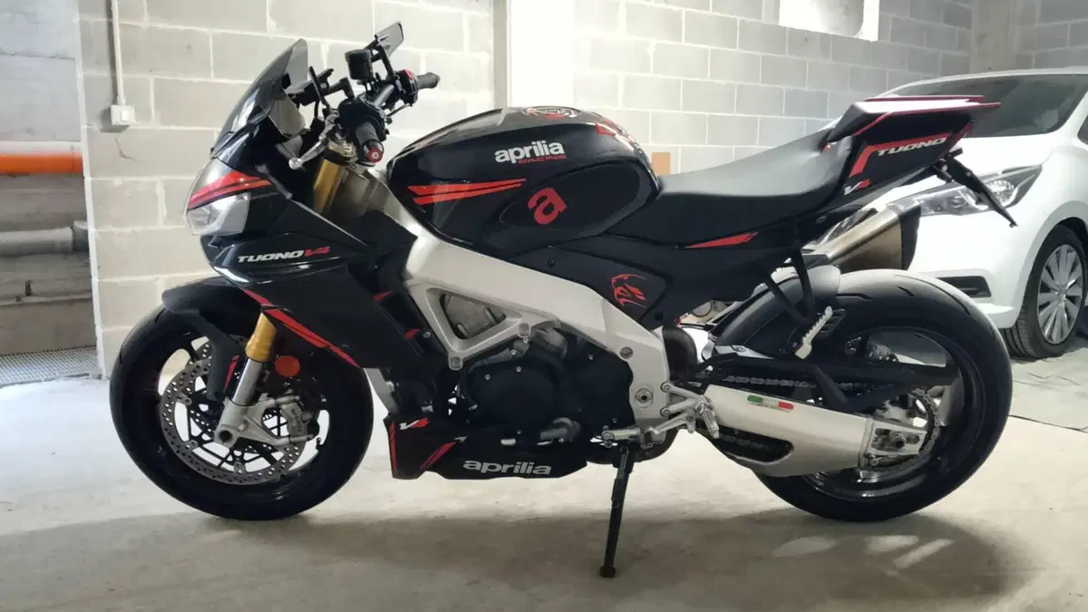 Aprilia Tuono V4 (2021 - 24)  (2)