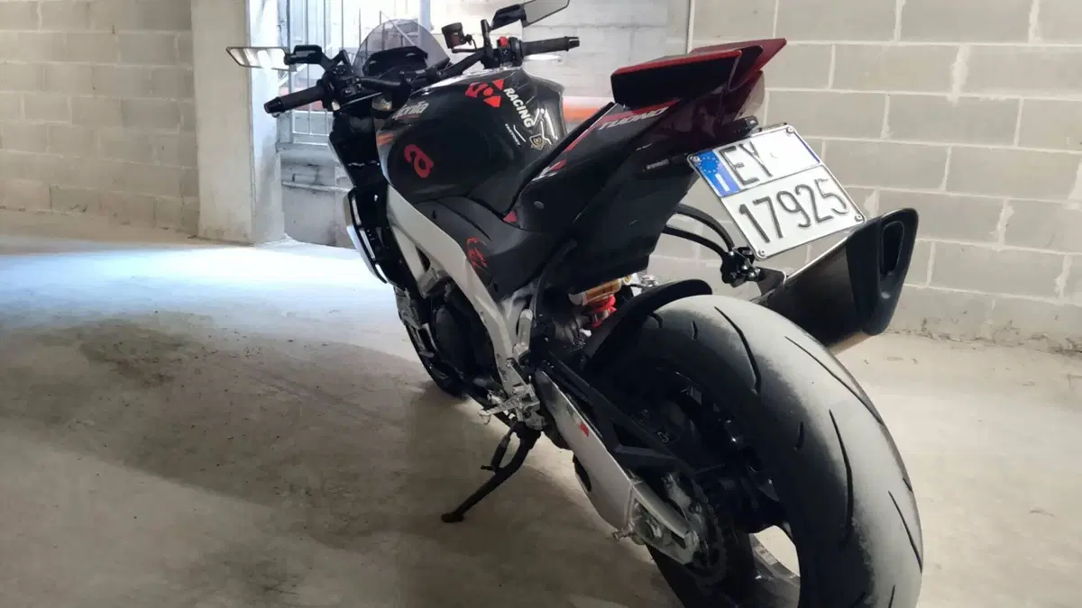 Aprilia Tuono V4 (2021 - 24)  (3)