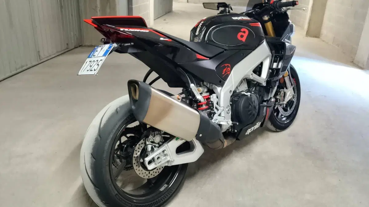 Aprilia Tuono V4 (2021 - 24)  (4)
