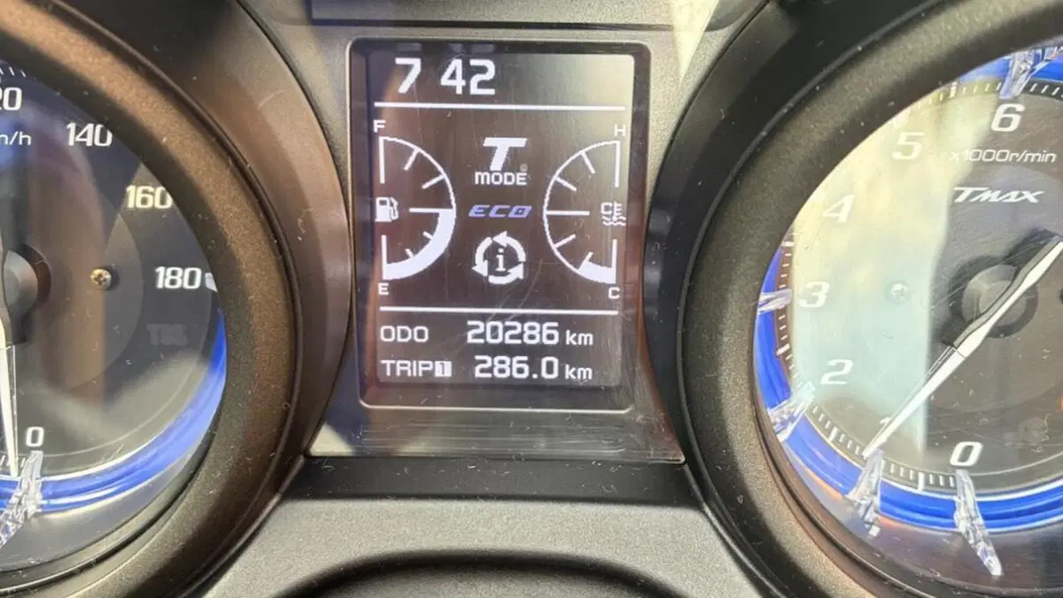 Yamaha T-Max 560 (2020 - 21)  (6)
