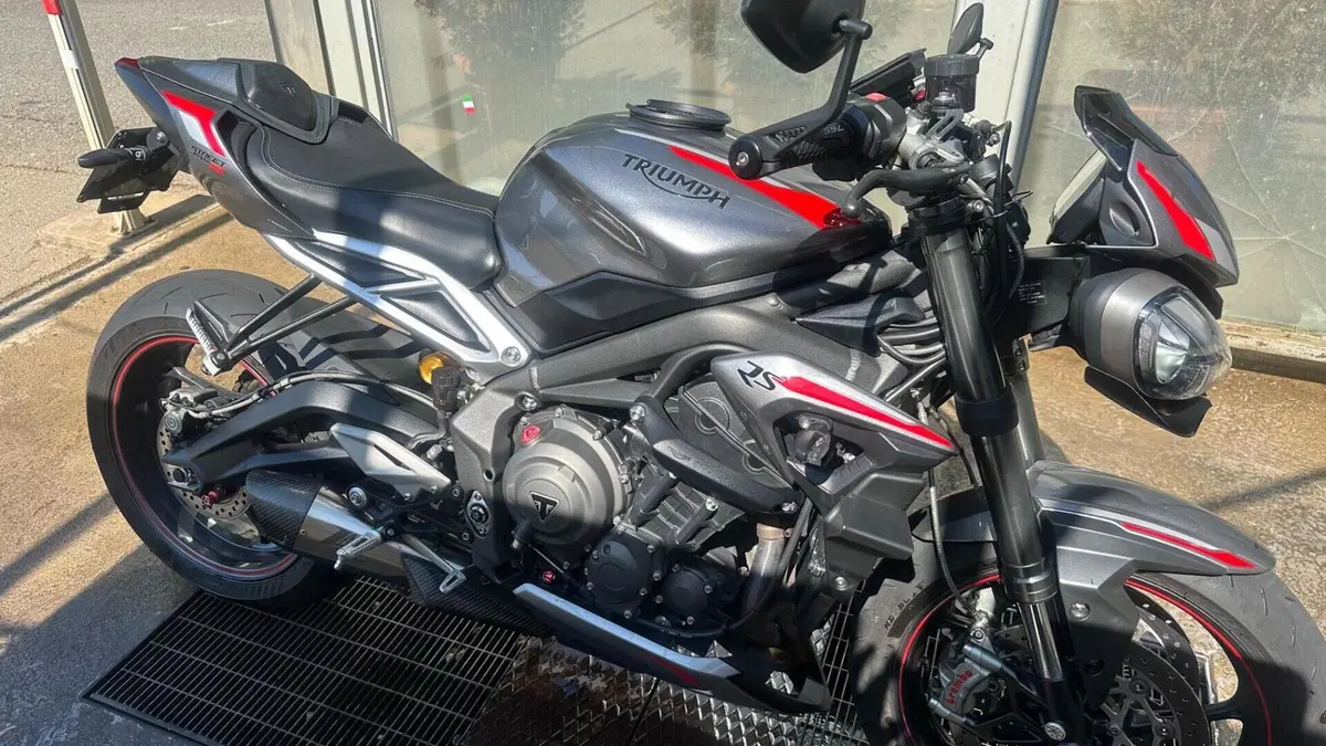 Triumph Street Triple R (2020 - 22)  (2)