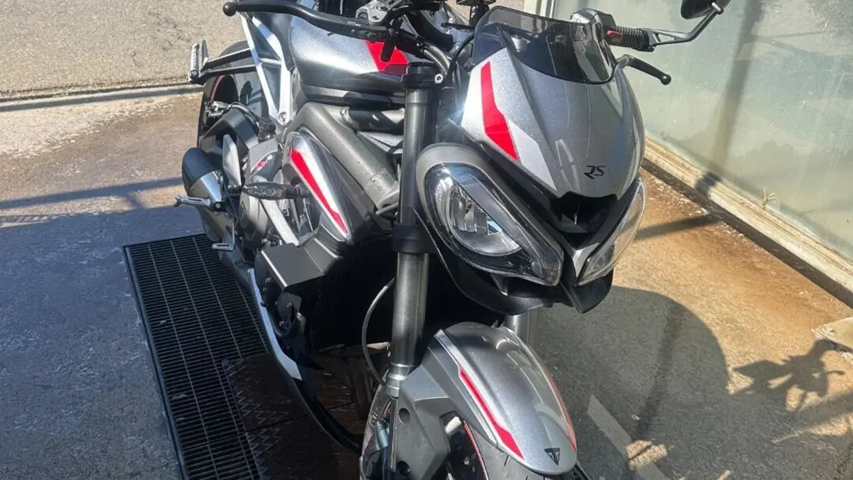 Triumph Street Triple R (2020 - 22)  (3)