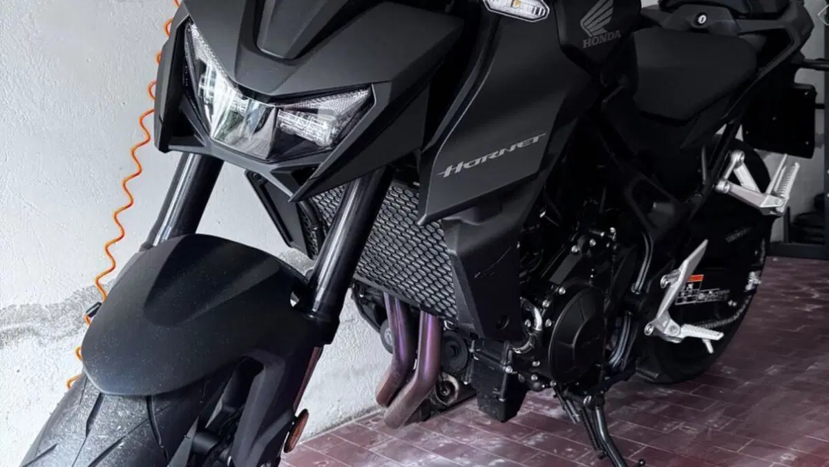 Honda CB 750 Hornet (2025)  (3)