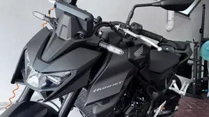 Honda CB 750 Hornet (2025)  (4)