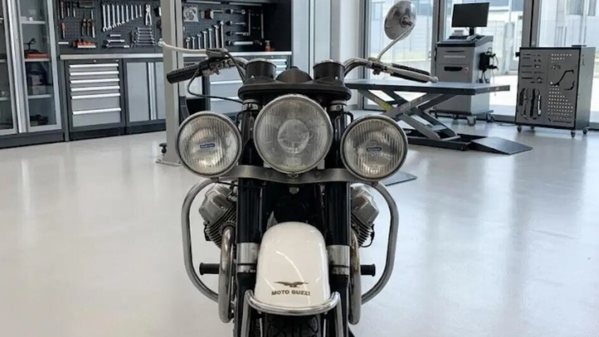 Moto Guzzi   (2)