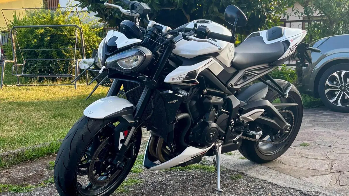 Triumph Street Triple 765 R (2023 - 26) 