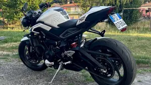 Triumph Street Triple 765 R (2023 - 26)  (2)