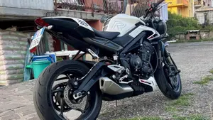 Triumph Street Triple 765 R (2023 - 26)  (3)