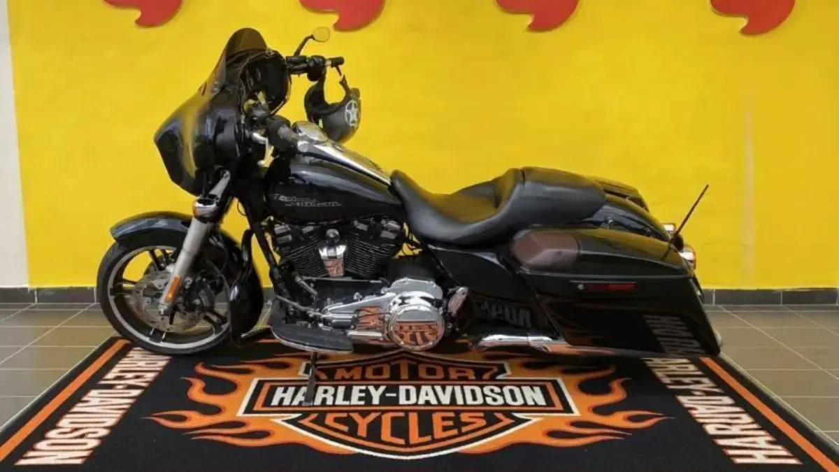 Harley-Davidson 107 Street Glide Special (2017 - 19) - FLHXS  (3)