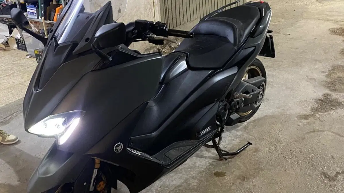 Yamaha T-Max 560 Tech Max (2020)  (2)