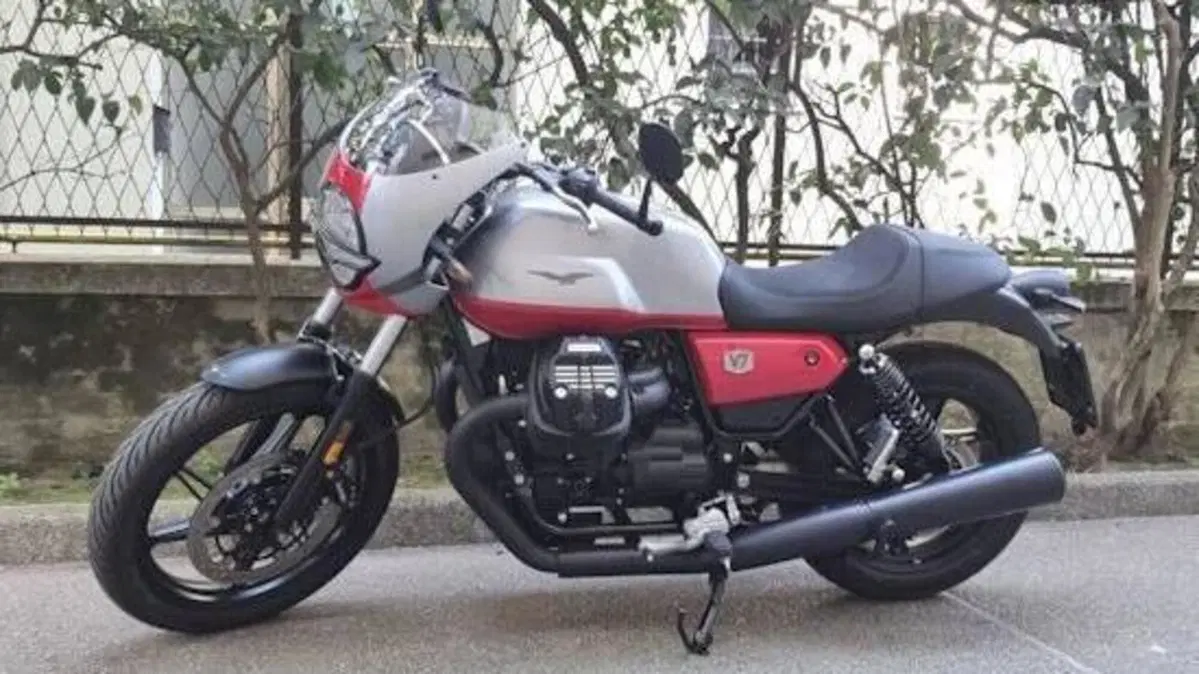 Moto Guzzi V7 Stone Corsa (2023 - 25)  (2)