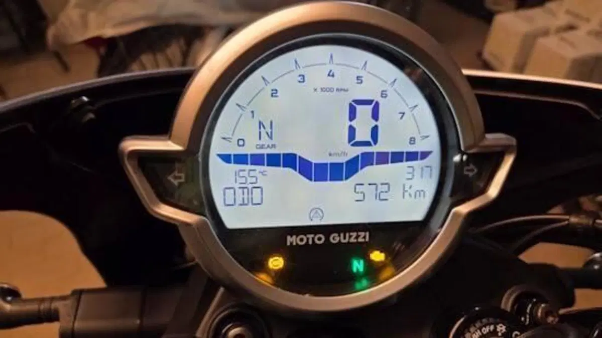 Moto Guzzi V7 Stone Corsa (2023 - 25)  (3)
