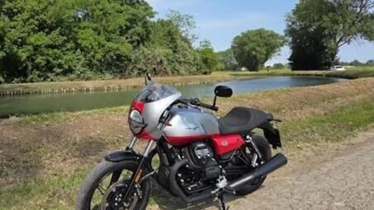 Moto Guzzi V7 Stone Corsa (2023 - 25)  (4)