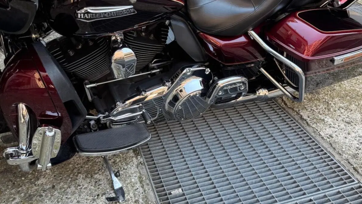 Harley-Davidson 1690 Electra Glide Ultra Classic (2014 - 16) - FLHTCU  (3)
