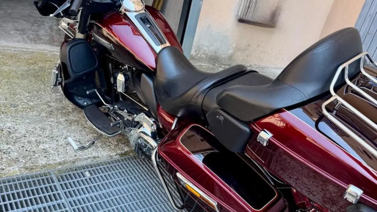 Harley-Davidson 1690 Electra Glide Ultra Classic (2014 - 16) - FLHTCU  (4)