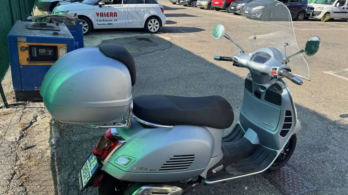 Vespa GTS 300 Supertech Hpe (2021 - 22)  (4)