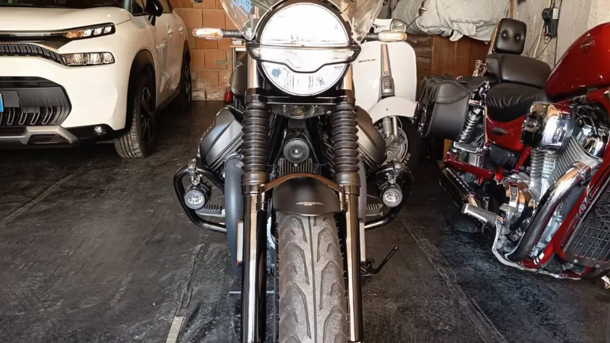 Moto Guzzi V7 Stone (2021 - 24)  (5)