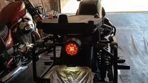 Moto Guzzi V7 Stone (2021 - 24)  (9)