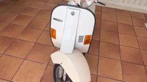 Piaggio Vespa 50 PK  (2)