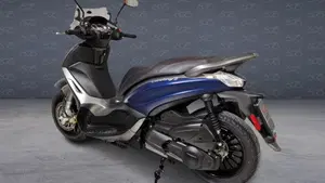 Piaggio Beverly 300 i.e. ABS-ASR (2016 - 20)  (4)