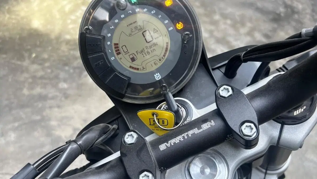 Husqvarna Svartpilen 701 (2019)  (5)