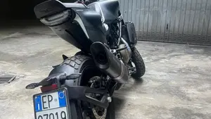 Husqvarna Svartpilen 701 (2019)  (6)