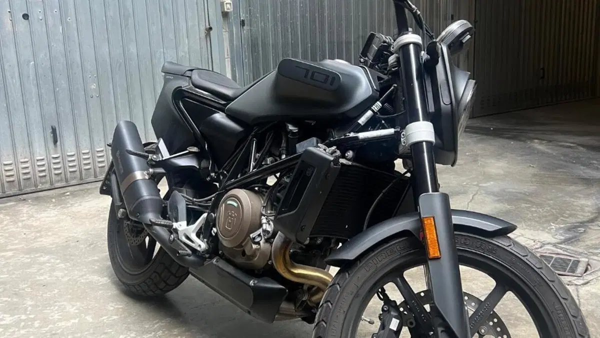 Husqvarna Svartpilen 701 (2019)  (9)
