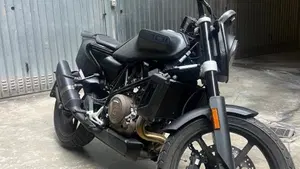 Husqvarna Svartpilen 701 (2019)  (9)