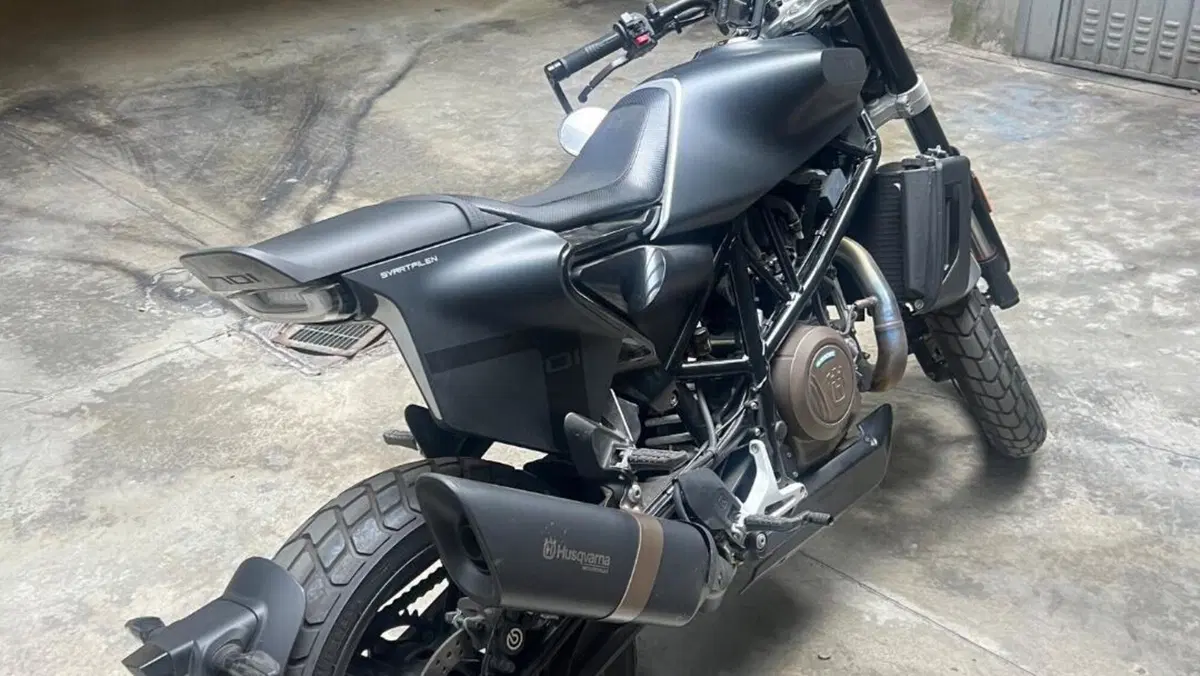 Husqvarna Svartpilen 701 (2019)  (11)