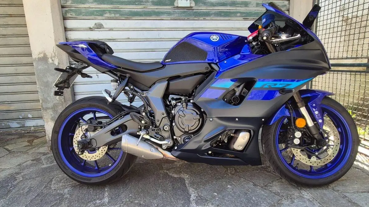 Yamaha YZF R7 (2021 - 25)  (2)