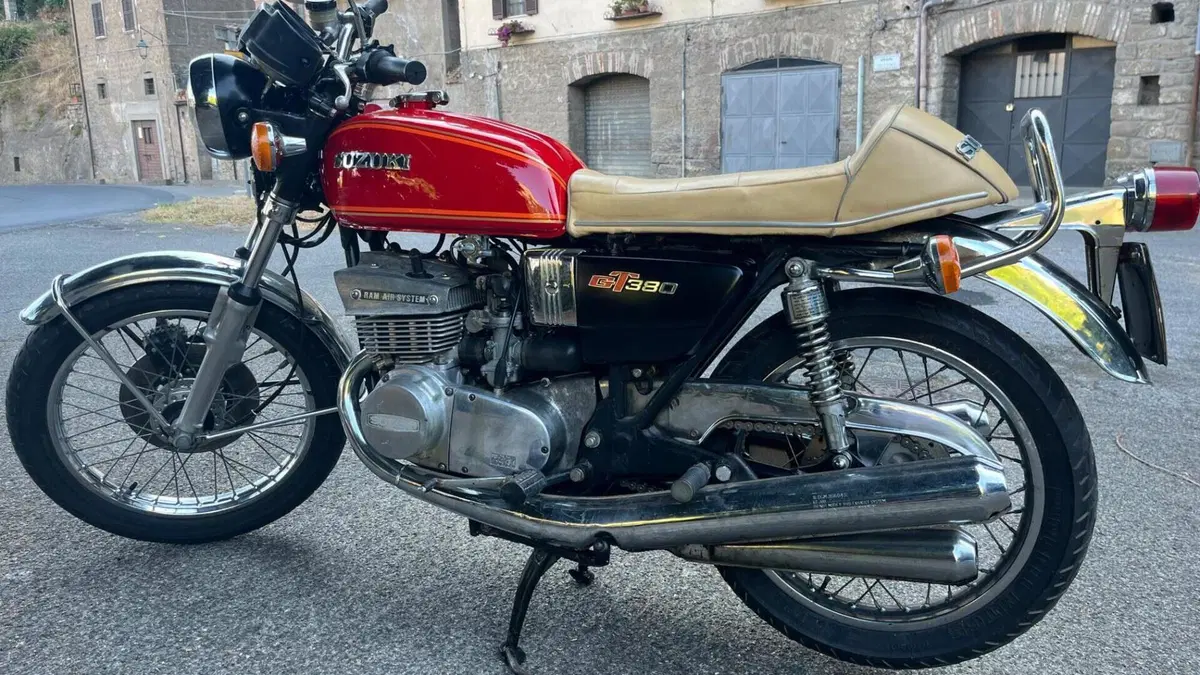 Suzuki   (8)
