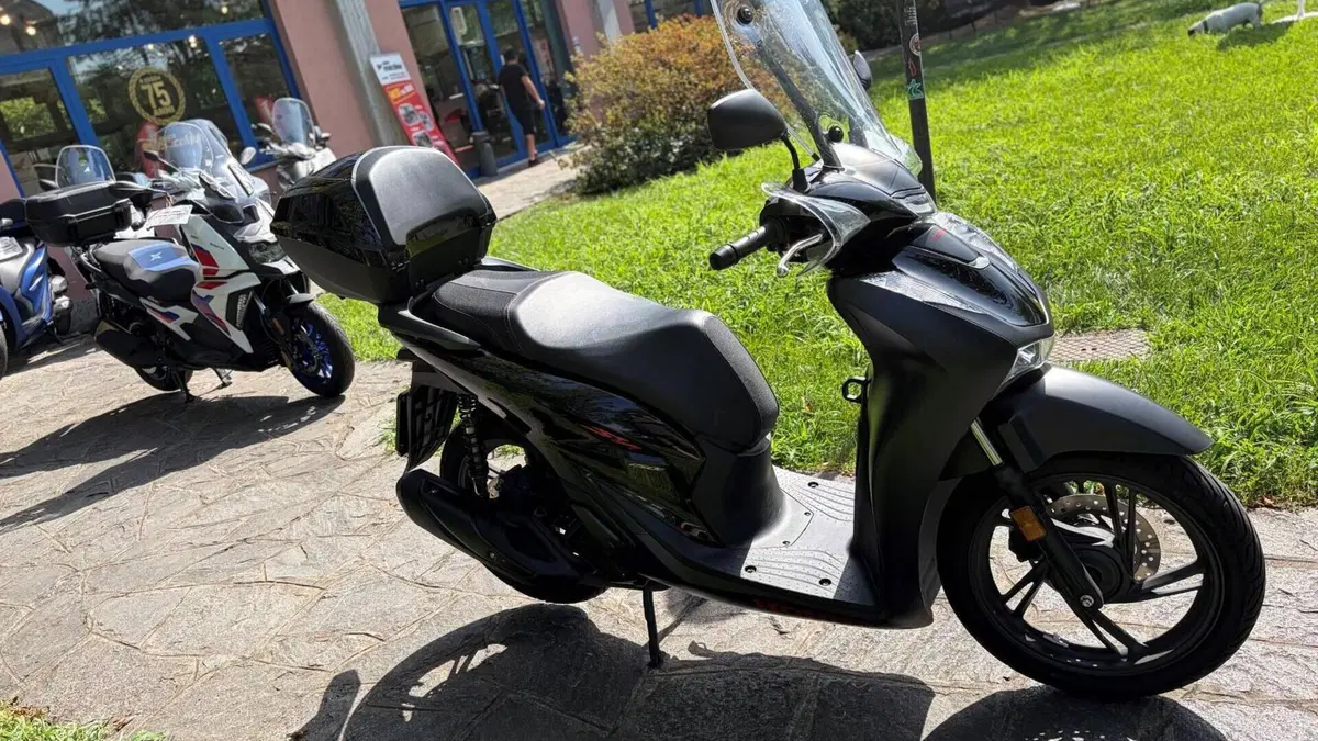 Honda SH 150i Sport (2024 - 25)  (4)