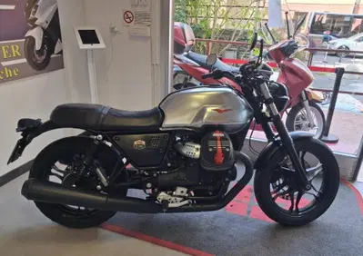 Moto Guzzi V7 III Stone S (2020) - Annuncio 10084369
