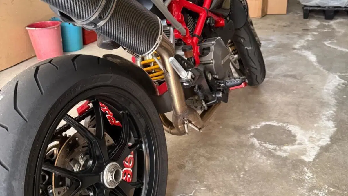 Ducati Hypermotard 796 (2012)  (2)