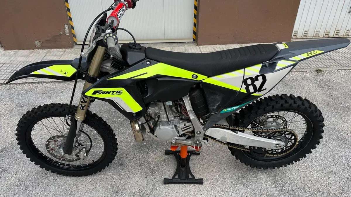 Fantic Motor XX 250 Black Edition 2T (2024)  (3)