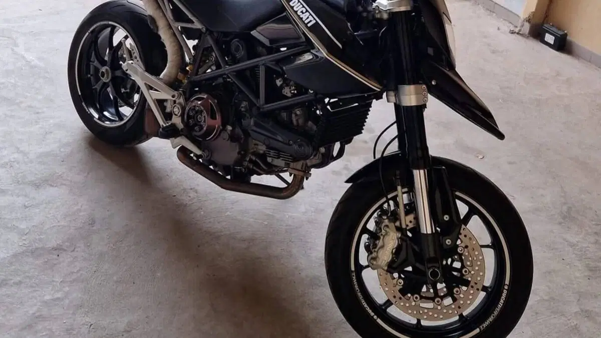 Ducati Hypermotard 1100 EVO SP (2010 - 12)  (2)