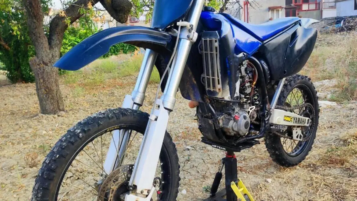 Yamaha YZ 250 F (2005)  (2)
