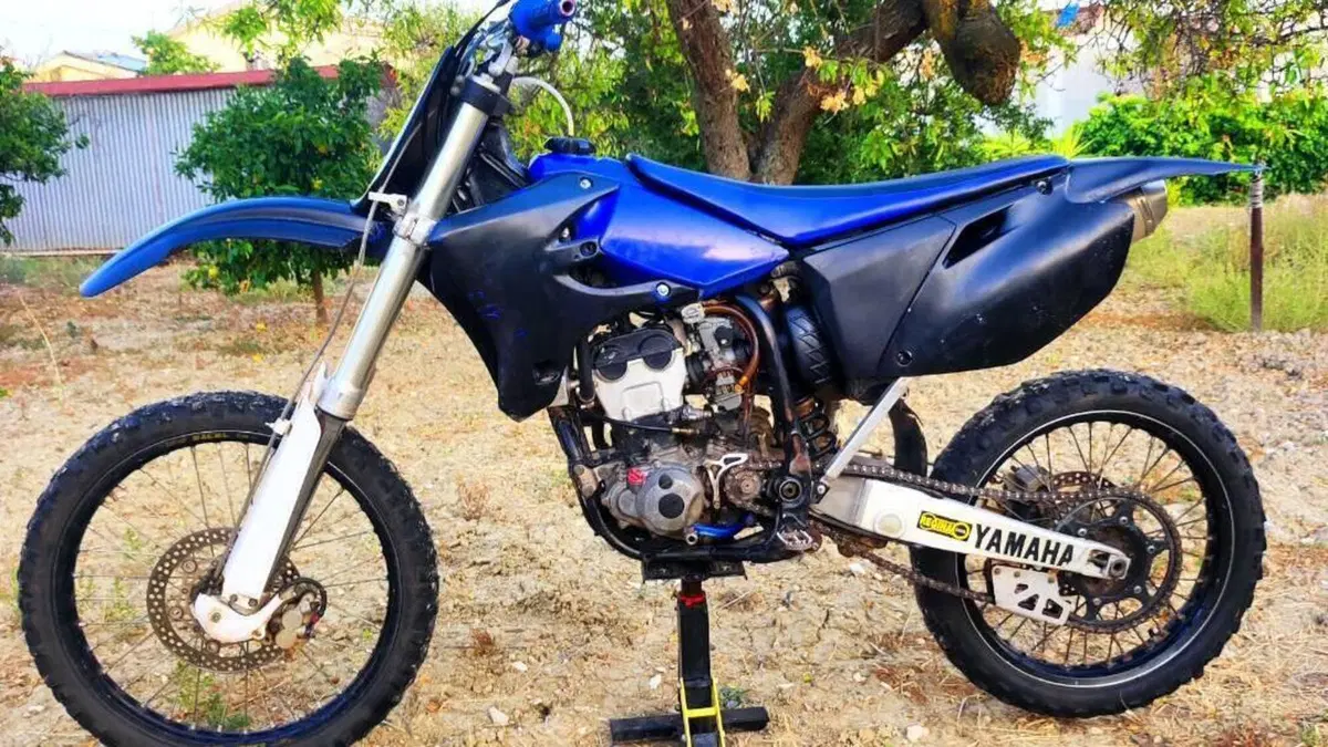 Yamaha YZ 250 F (2005)  (4)