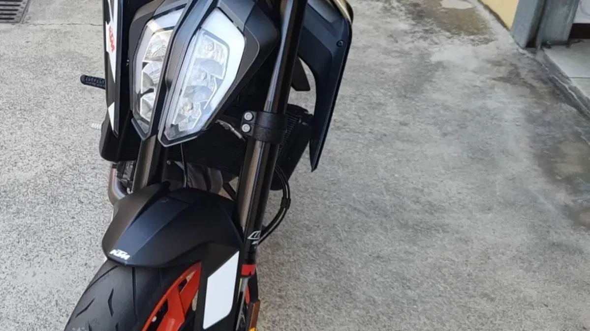 KTM 890 Duke GP (2022 - 23)  (16)