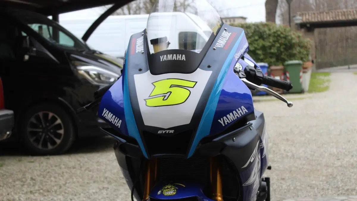 Yamaha YZF R1 (2020 - 25)  (2)