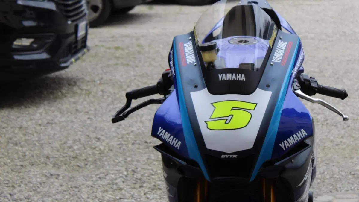 Yamaha YZF R1 (2020 - 25) 