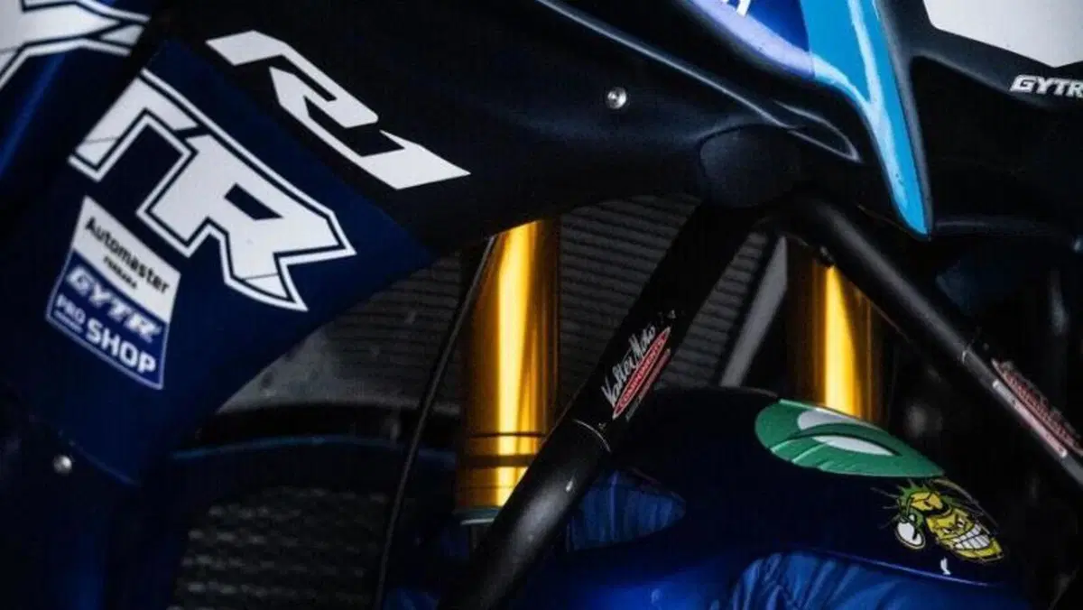 Yamaha YZF R1 (2020 - 25)  (7)