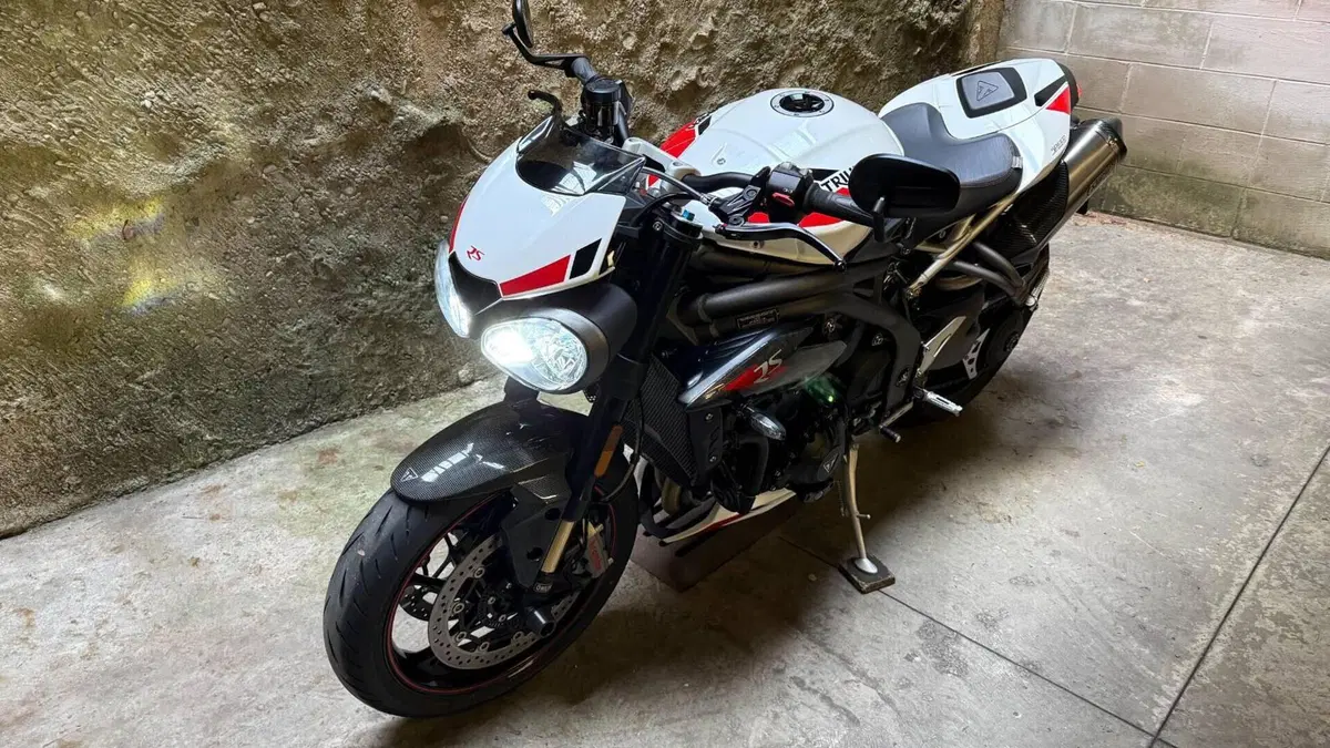 Triumph Speed Triple 1050 RS (2018 - 20)  (2)